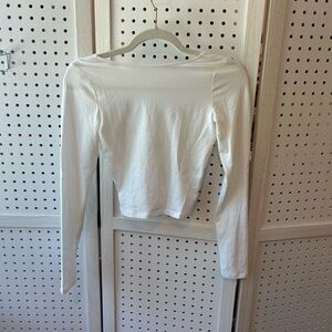 Hollister White Scoop Neck Long Sleeve Crop Top – XS Minimalist Y2K